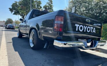 Toyota-pickup-1994-grey-1
