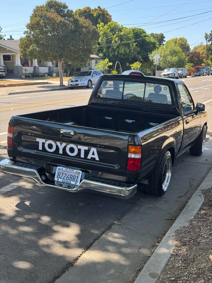 Toyota-pickup-1994-grey-11