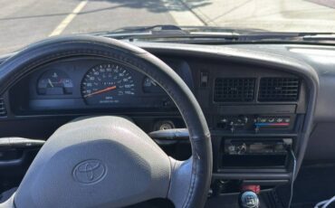 Toyota-pickup-1994-grey-2