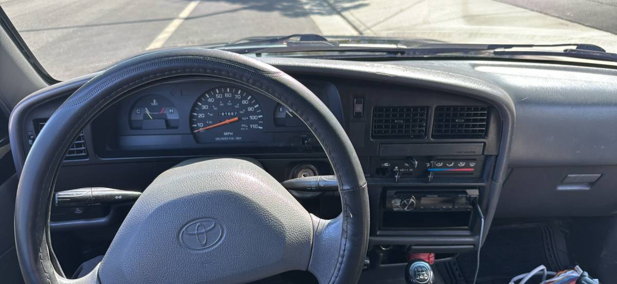 Toyota-pickup-1994-grey-2