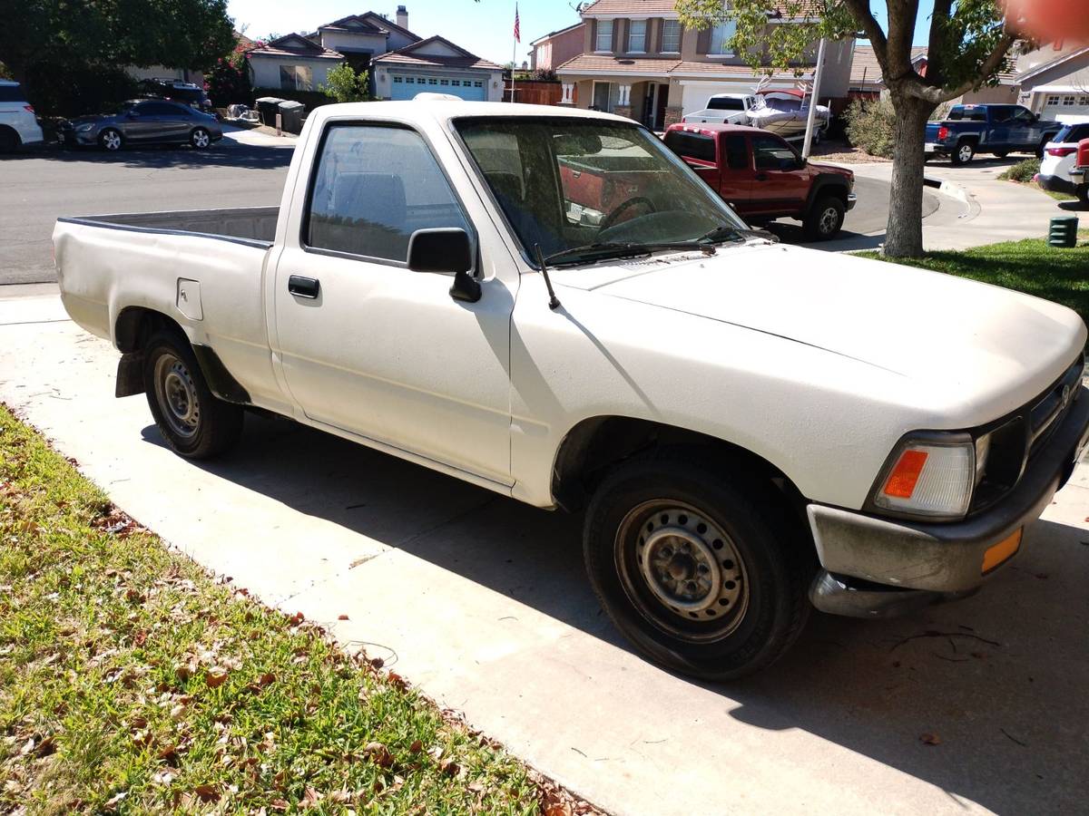 Toyota-pickup-1994-white-1