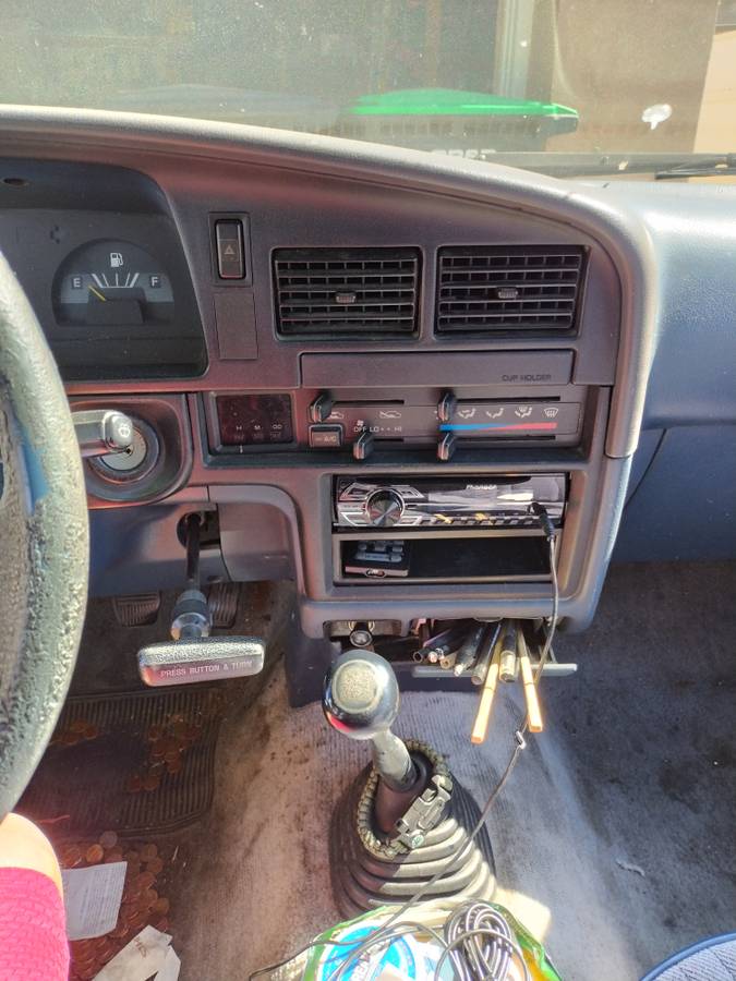 Toyota-pickup-1994-white-3