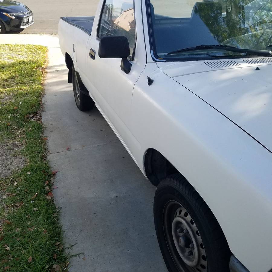 Toyota-pickup-1994-white