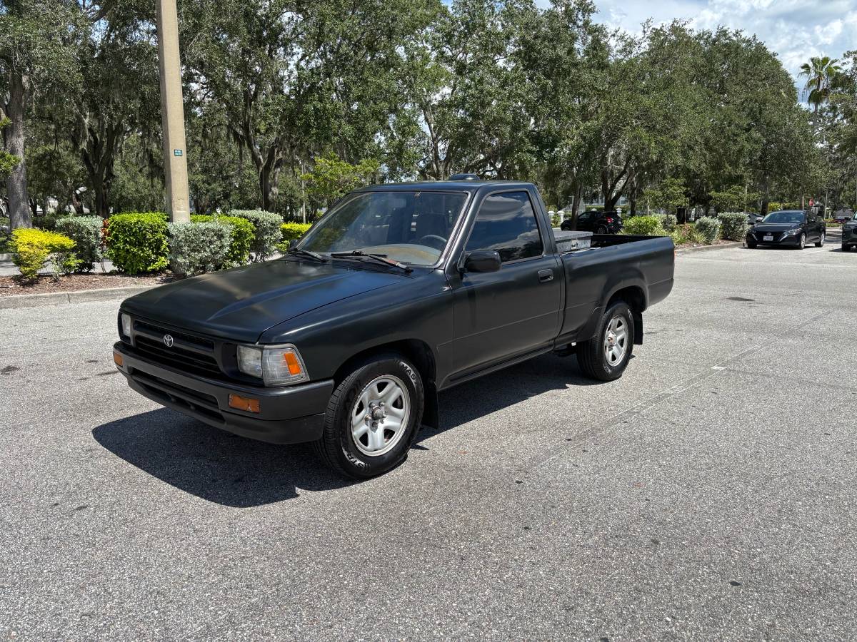 Toyota-pickup-1995-1