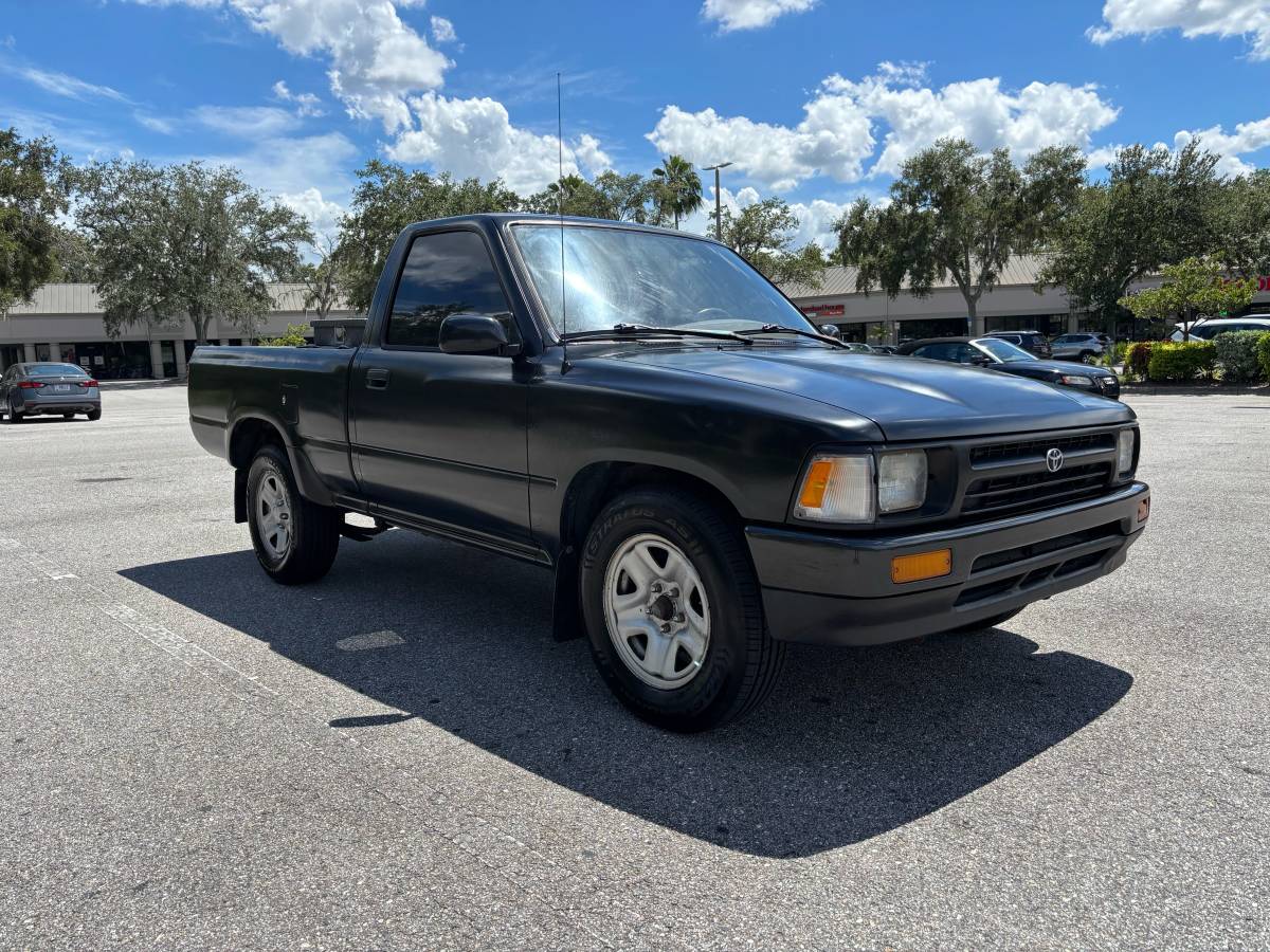 Toyota-pickup-1995