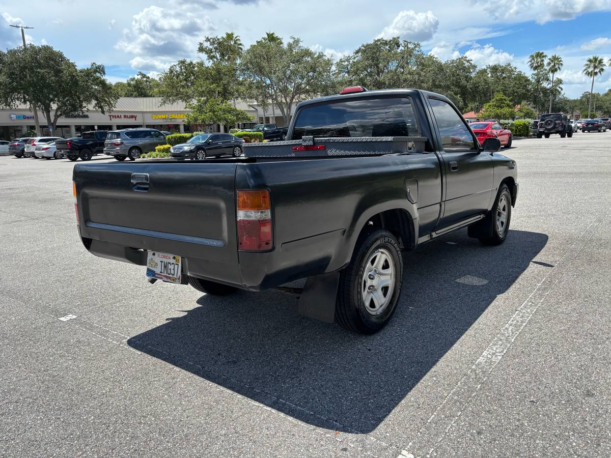 Toyota-pickup-1995-2