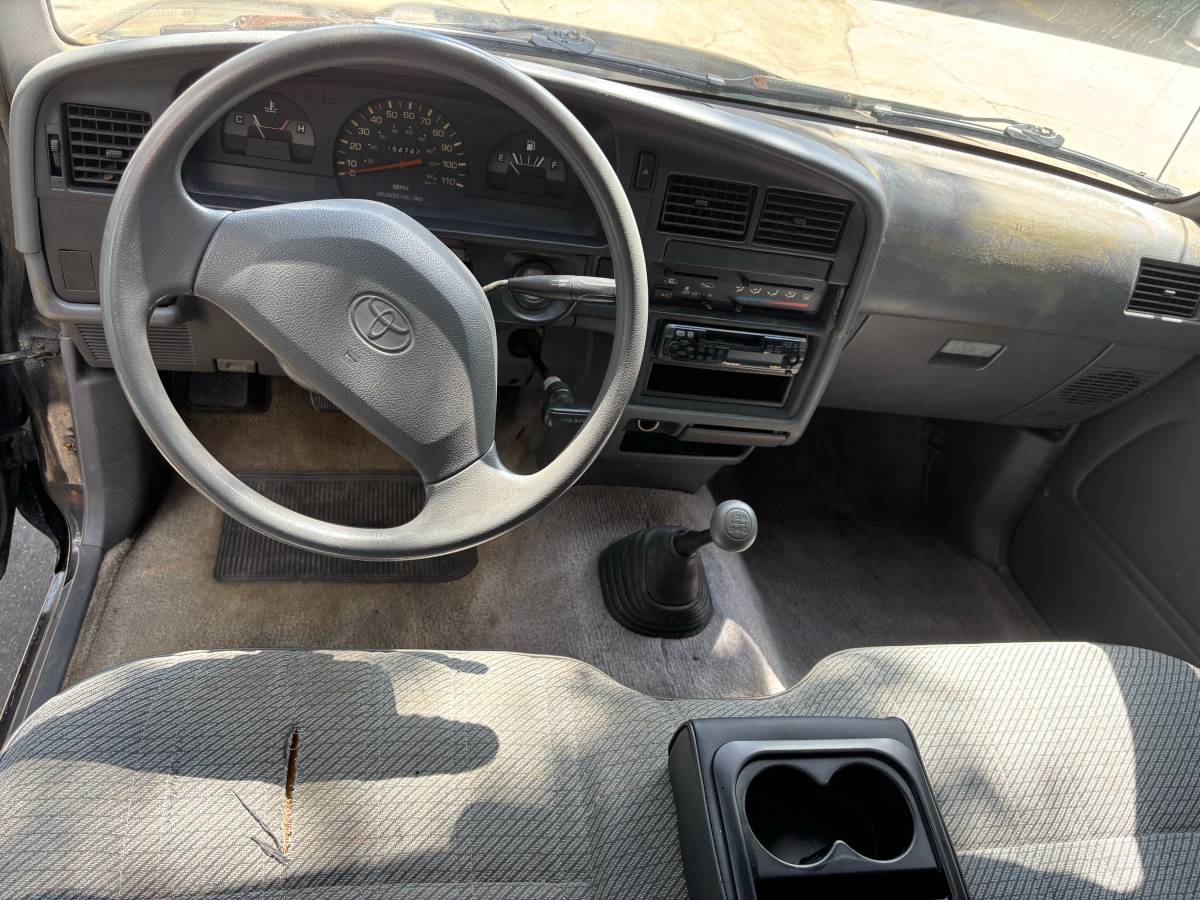 Toyota-pickup-1995-6