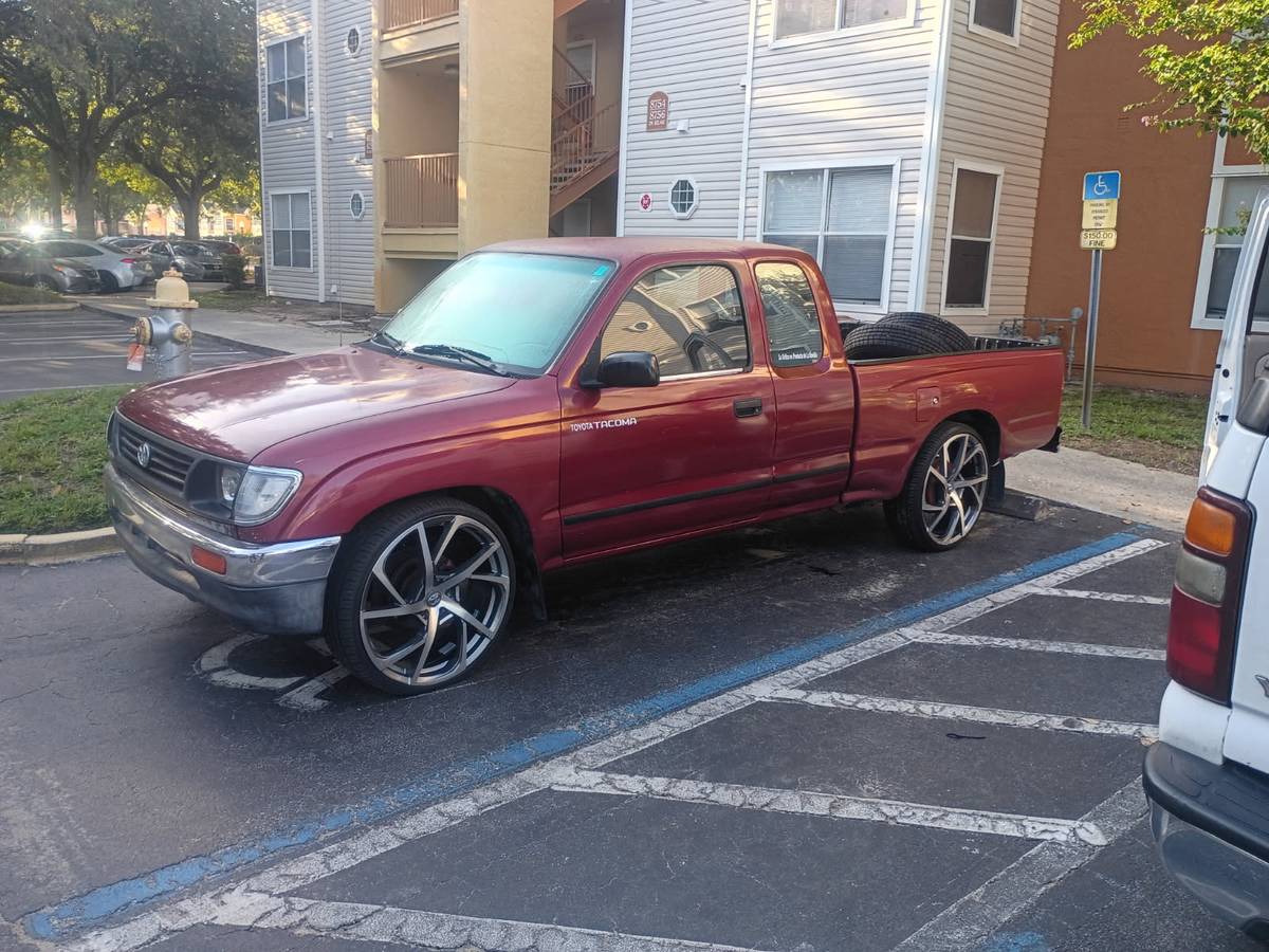 Toyota-pickup-1995-red