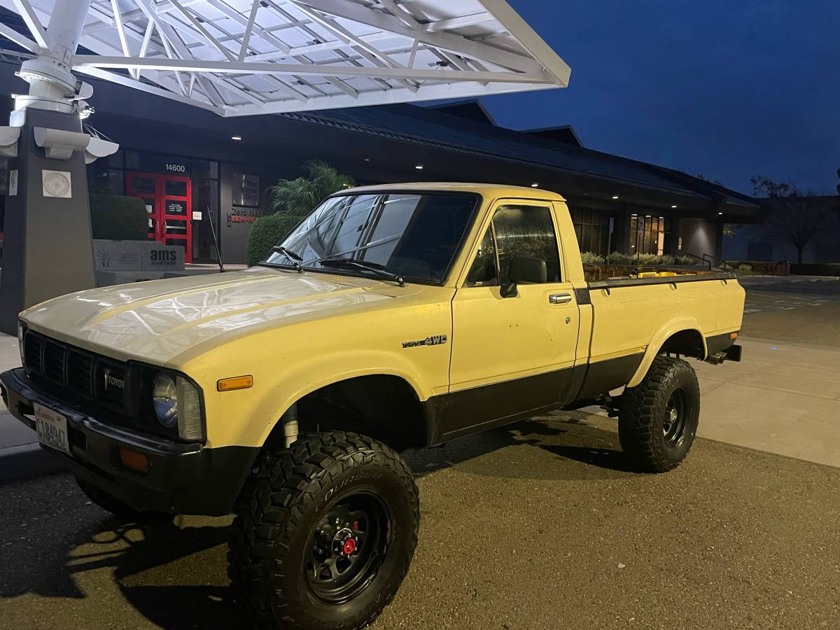 Toyota-pickup-4x4-1980-1