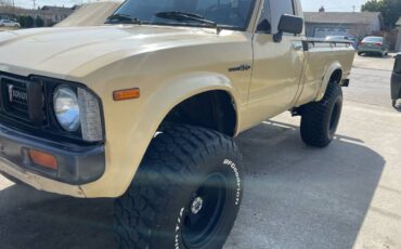 Toyota-pickup-4x4-1980-21