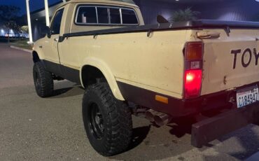 Toyota-pickup-4x4-1980-3
