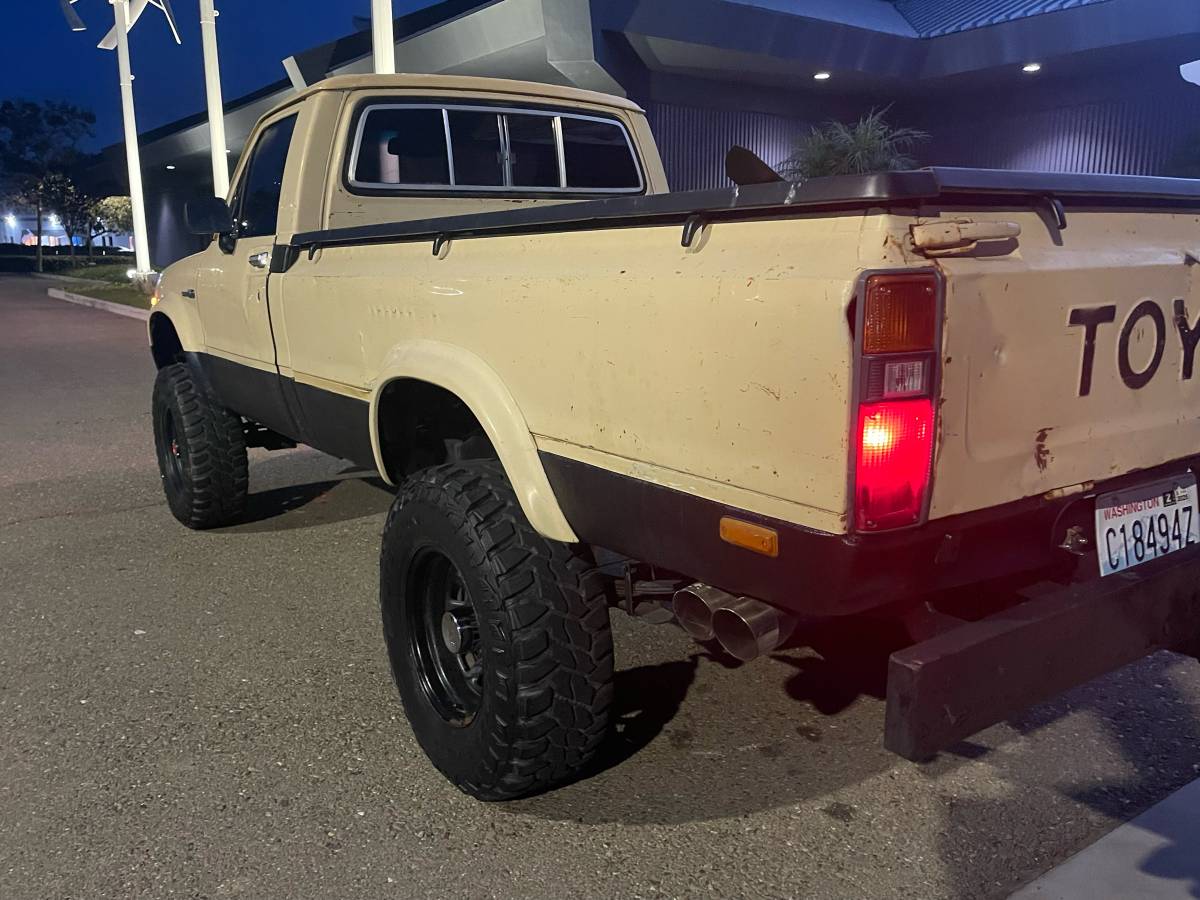 Toyota-pickup-4x4-1980-3