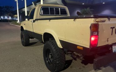 Toyota-pickup-4x4-1980-4