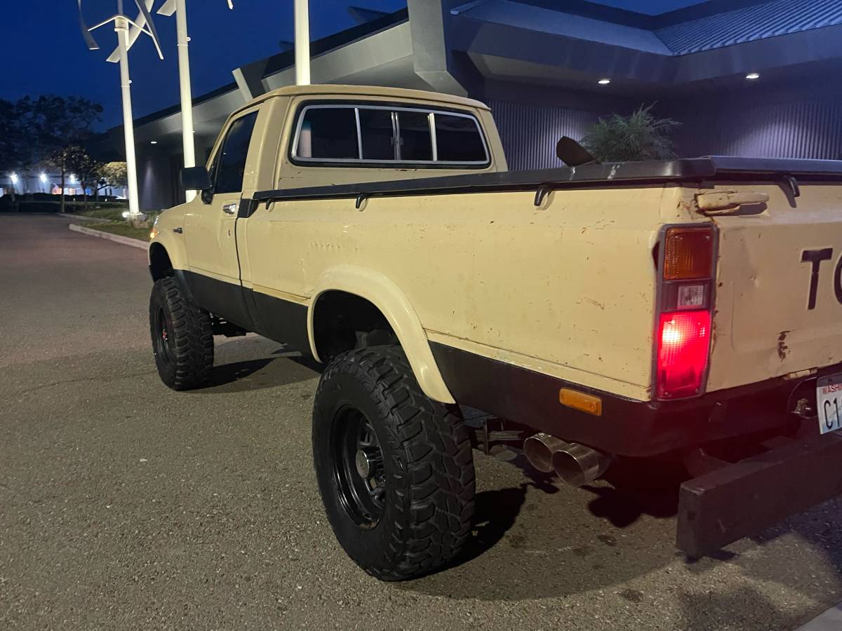 Toyota-pickup-4x4-1980-4