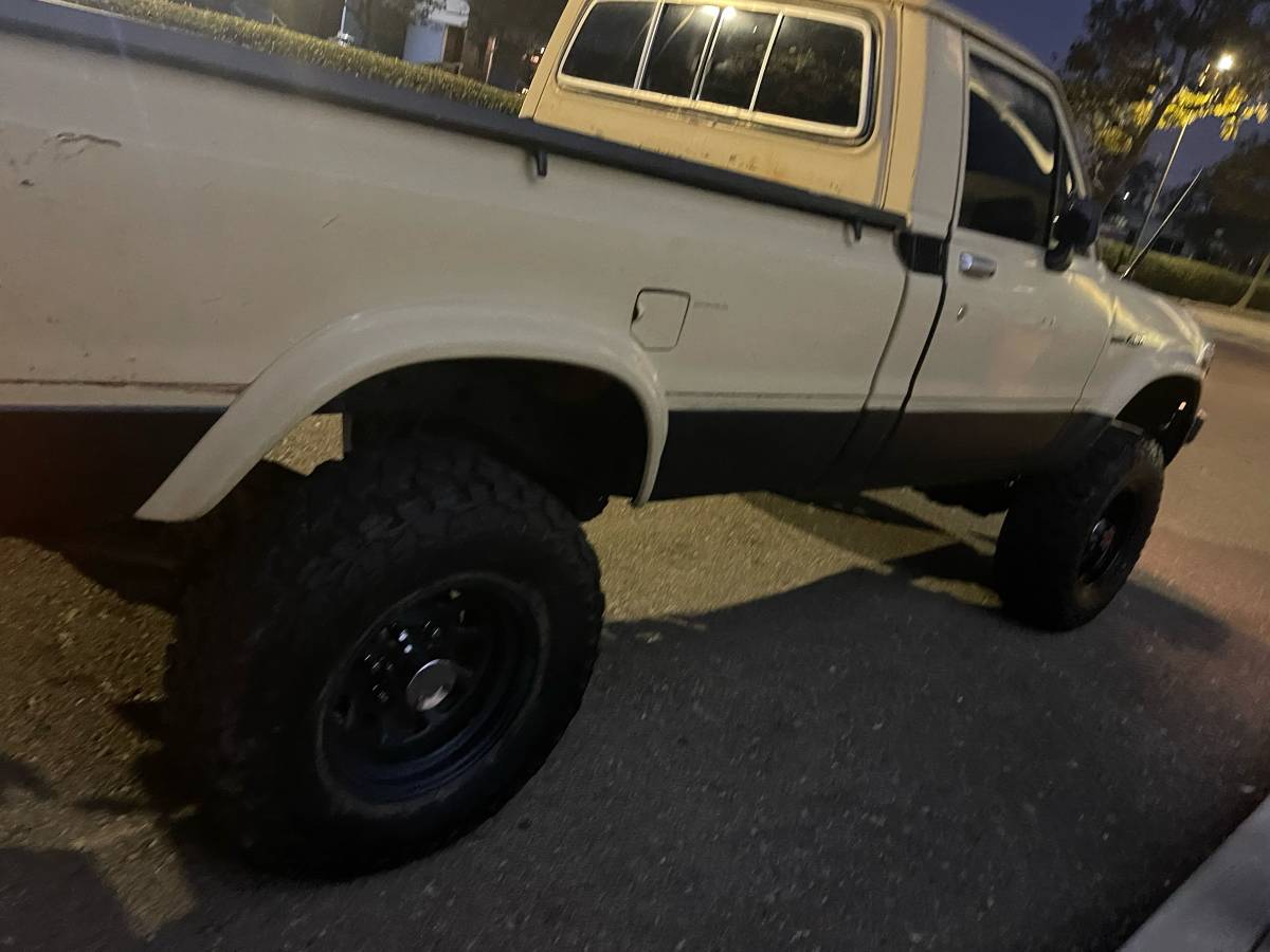 Toyota-pickup-4x4-1980-6