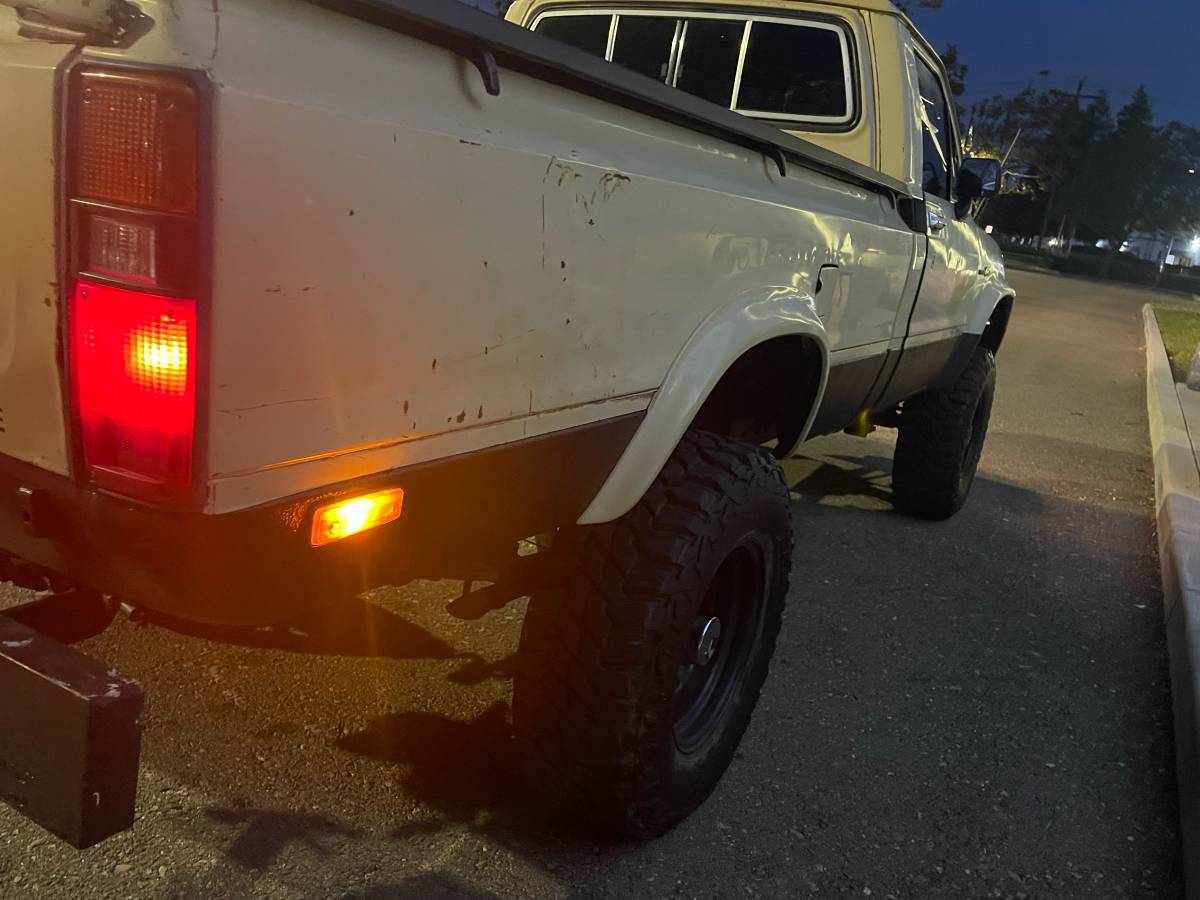 Toyota-pickup-4x4-1980-7