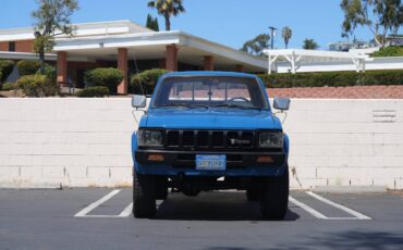 Toyota-pickup-4x4-1982-10