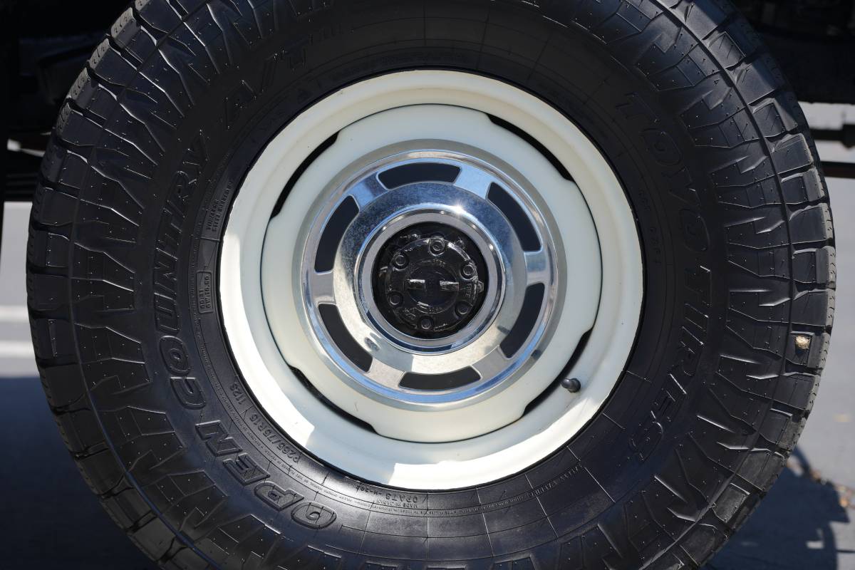 Toyota-pickup-4x4-1982-12