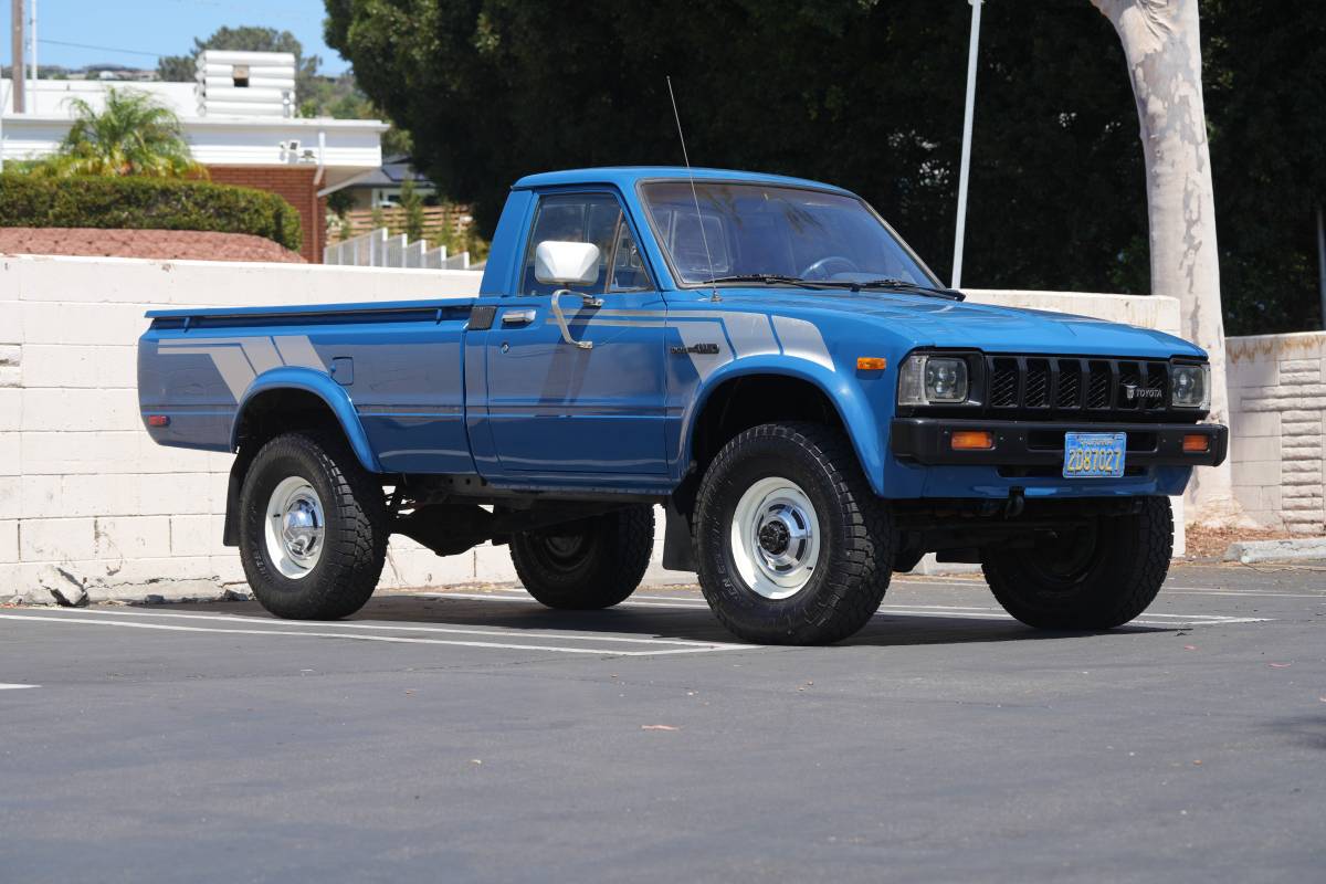 Toyota-pickup-4x4-1982-13