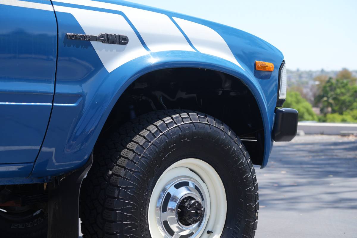 Toyota-pickup-4x4-1982-2