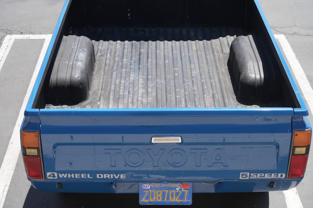 Toyota-pickup-4x4-1982-4