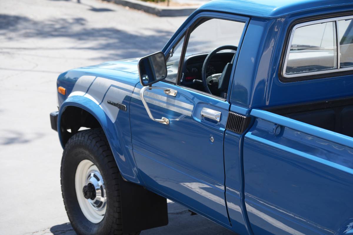 Toyota-pickup-4x4-1982-6