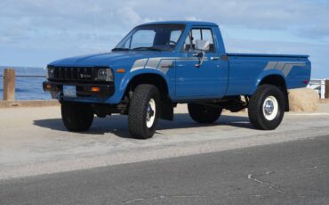 Toyota-pickup-4x4-1982-7