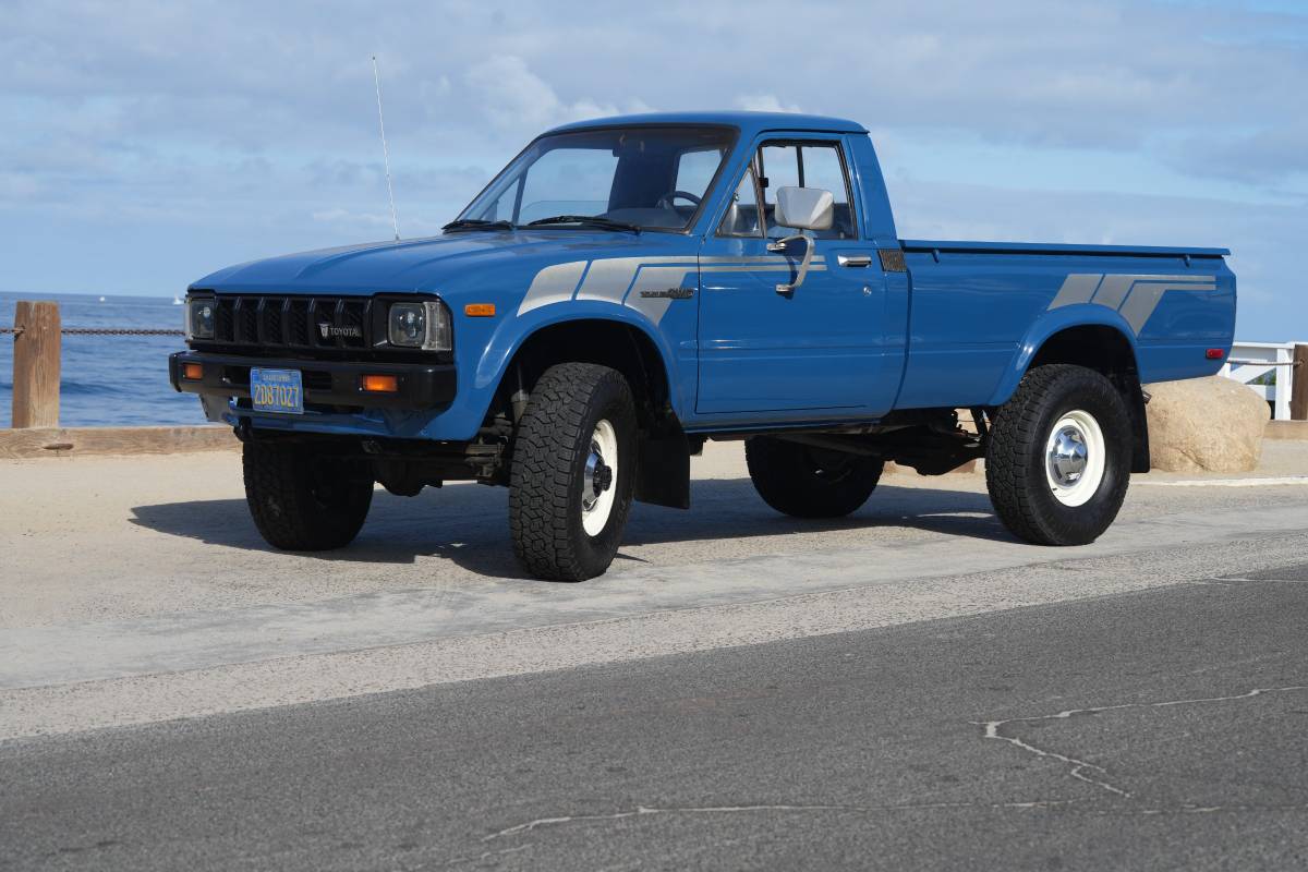Toyota-pickup-4x4-1982-7