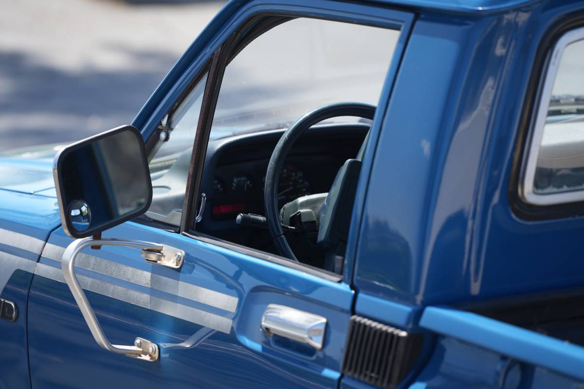 Toyota-pickup-4x4-1982-8