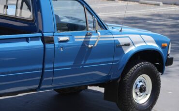 Toyota-pickup-4x4-1982-9