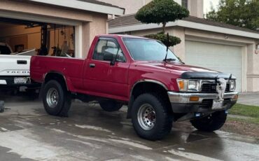 Toyota-pickup-4x4-1989-red-2
