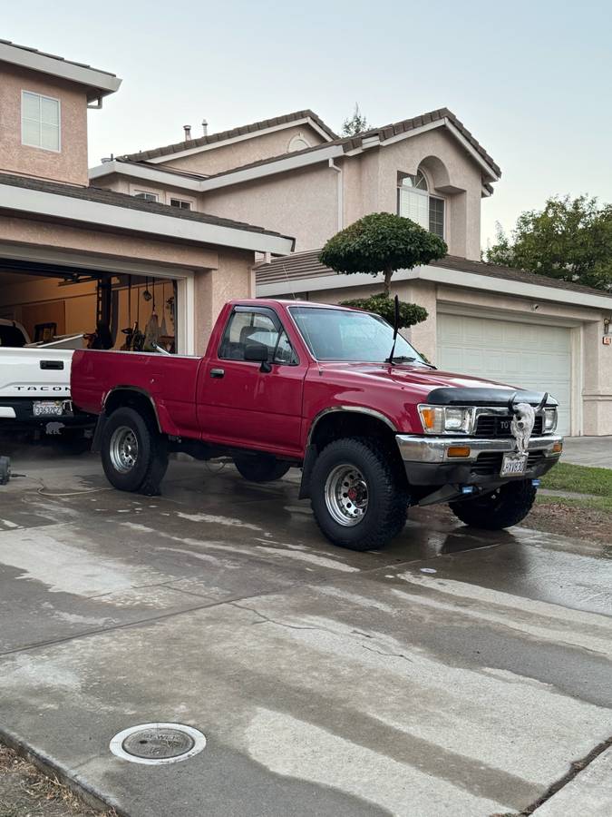 Toyota-pickup-4x4-1989-red-2