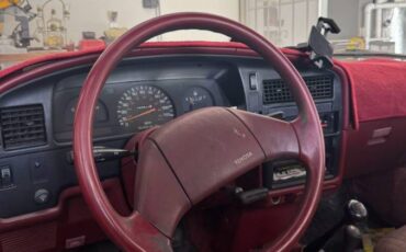 Toyota-pickup-4x4-1989-red-3