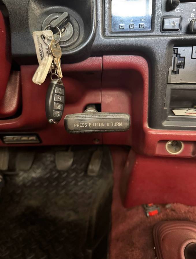 Toyota-pickup-4x4-1989-red-5