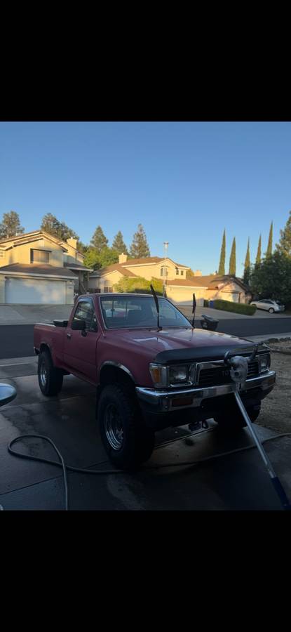 Toyota-pickup-4x4-1989-red-8