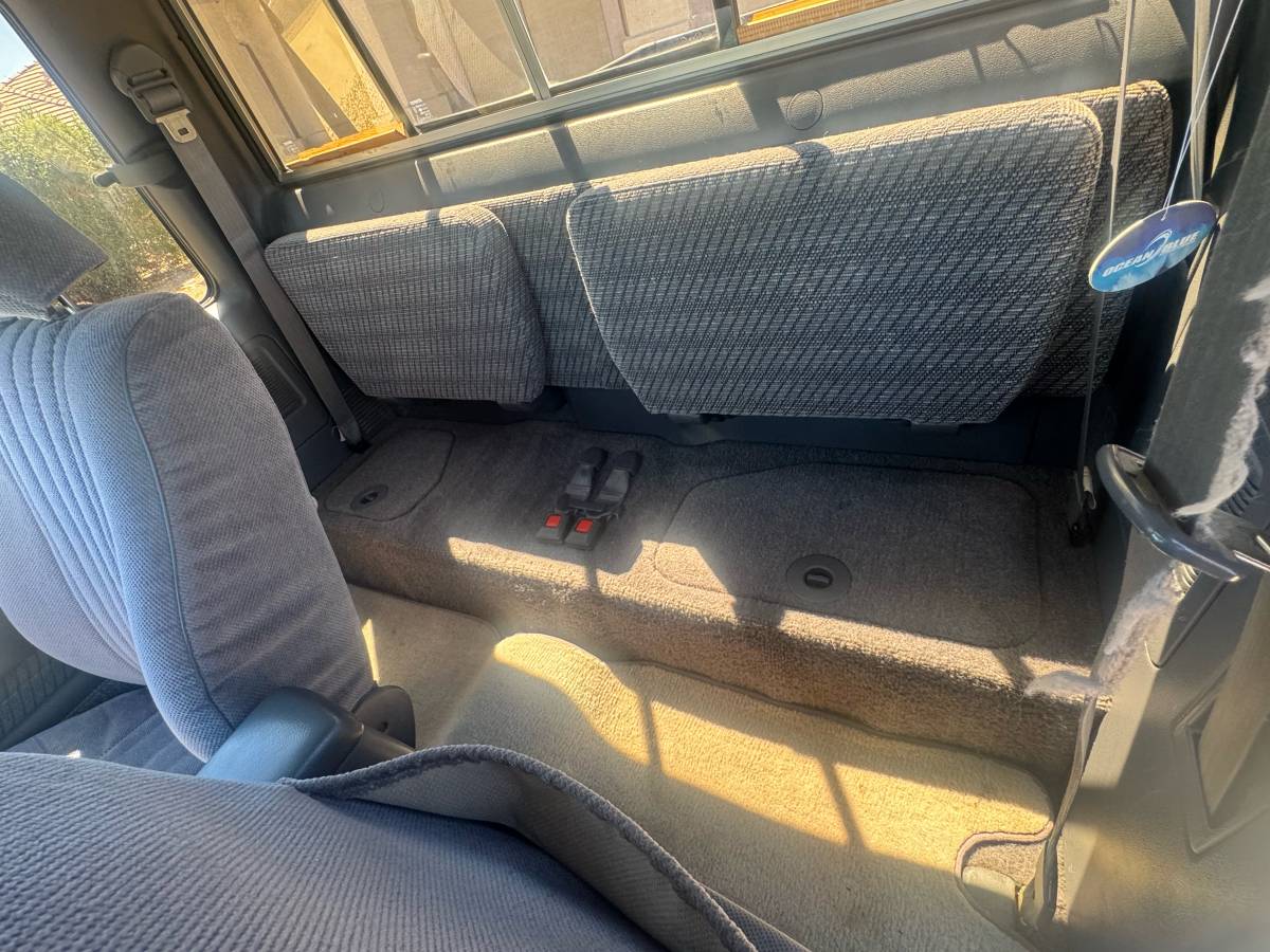 Toyota-pickup-4x4-1992-grey-14