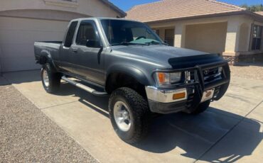 Toyota-pickup-4x4-1992-grey