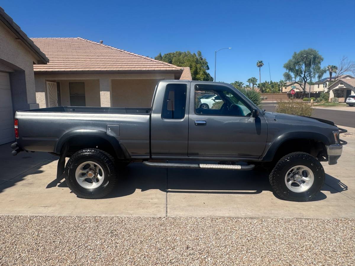 Toyota-pickup-4x4-1992-grey-4