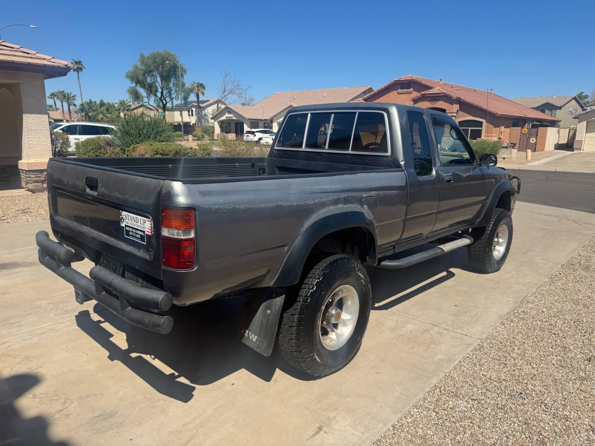 Toyota-pickup-4x4-1992-grey-5