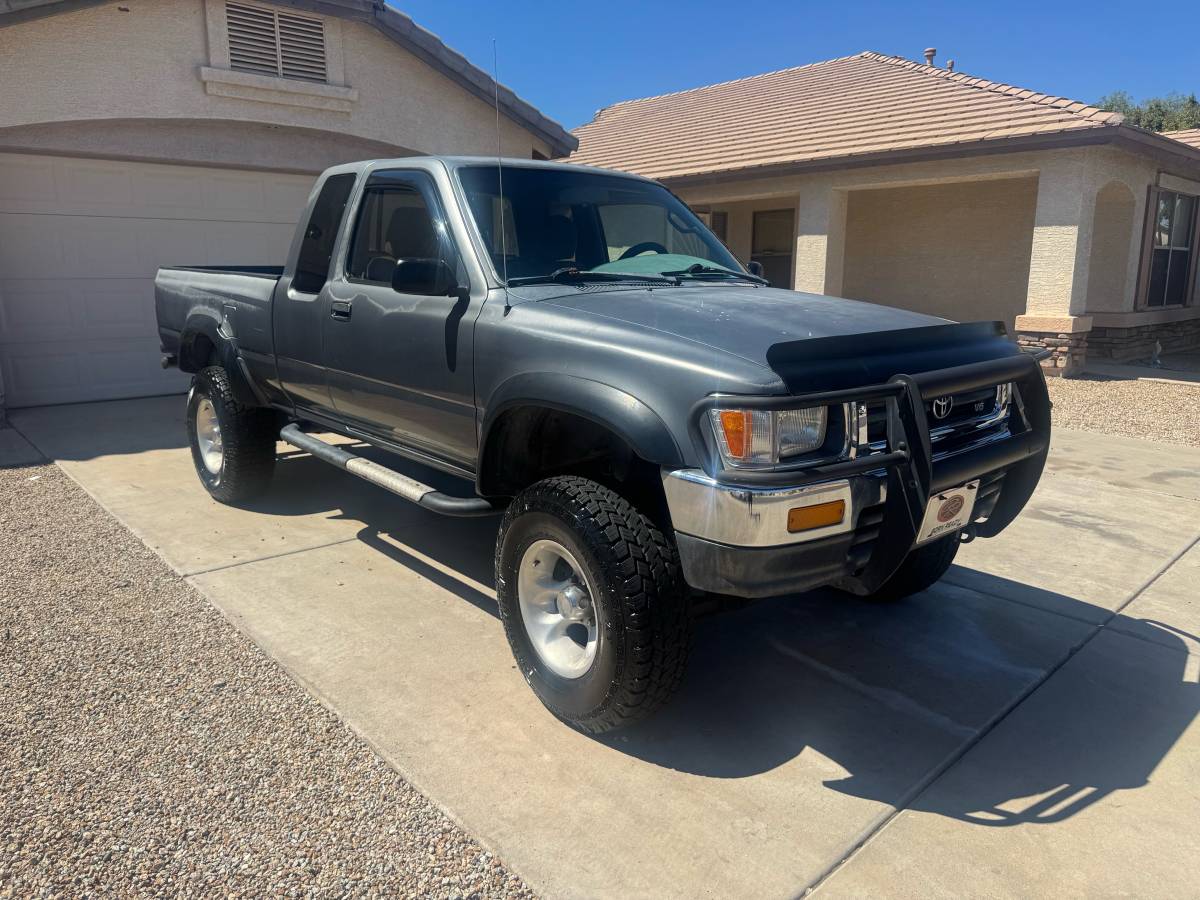 Toyota-pickup-4x4-1992-grey