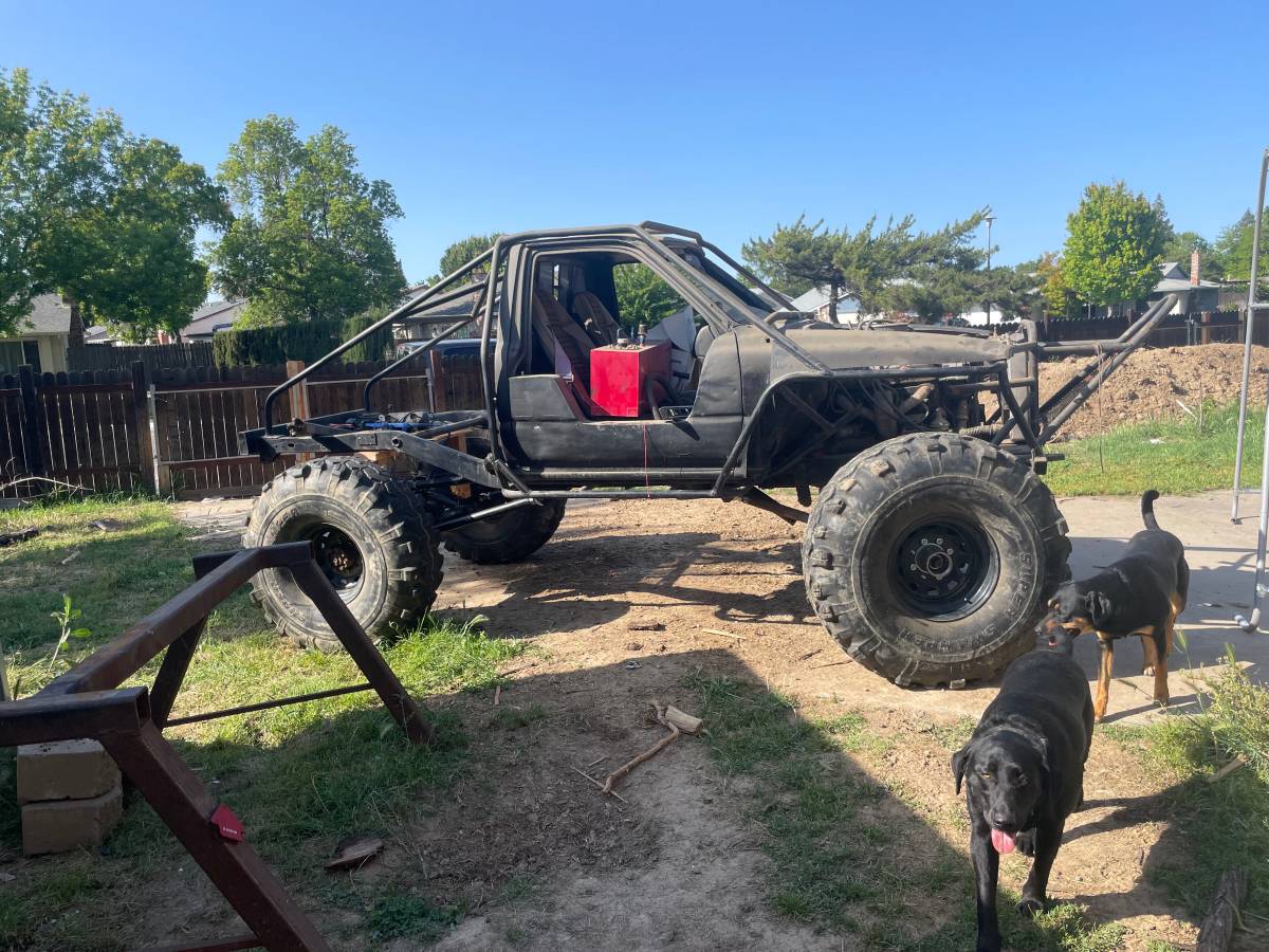 Toyota-pickup-4x4-rock-crawler-1989-8