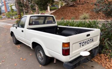 Toyota-pickup-base-1994-white-1