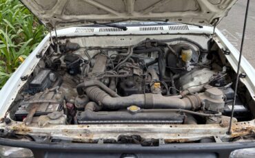 Toyota-pickup-base-1994-white-12