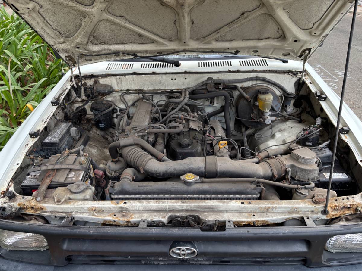 Toyota-pickup-base-1994-white-12
