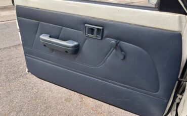 Toyota-pickup-base-1994-white