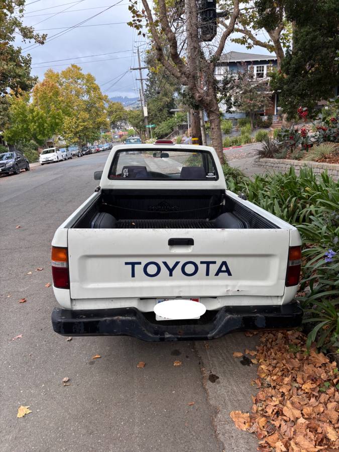 Toyota-pickup-base-1994-white-4