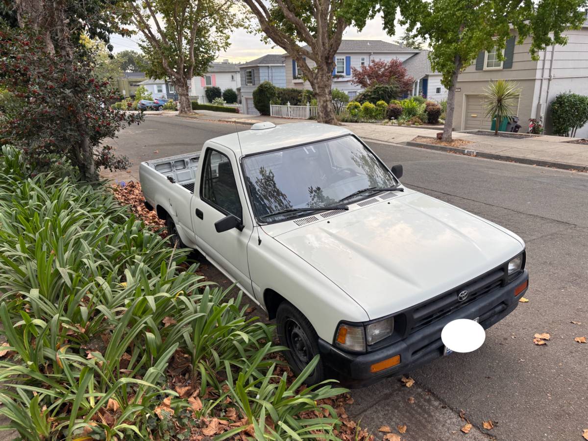 Toyota-pickup-base-1994-white-6