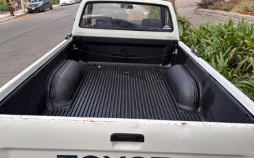 Toyota-pickup-base-1994-white-7