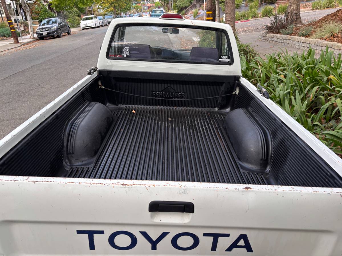 Toyota-pickup-base-1994-white-7