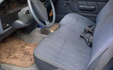 Toyota-pickup-base-1994-white-8